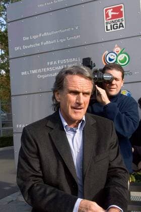 Präsident Wolfgang Overath (Köln) anläßlich des Gipfeltreffens zwischen den Vereins- und Nationalmannschaftsvertretern Fußball 1. BL Herren Saison 2005 2006, 1. FC Köln, Vdig Gruppe Frankfurt M.