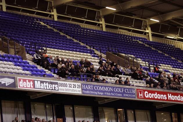 Spärlich gefüllte Tribüne des Reebok Stadions in Bolton - EDITORIAL USE ONLY. No use with unauthorised audio, video, data, fixture lists, club league logos or live services. Online in-match use limited to 120 images, no video emulation. No use in betting, games or single club league player publications. Fußball Herren Carling Cup 2005 2006, Englischer Ligapokal, Pokal, Pokalspiel, Bolton Wanderers Totale League, Bolton Leere,
