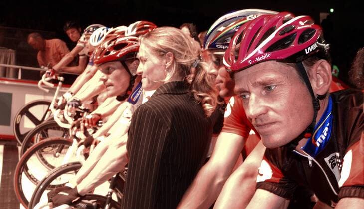 Rolf Aldag (Deutschland, re.) beim Start zum Dortmunder 6 Tage Rennen 2005 Radsport Herren 64. Dortmunder 6 Tage Rennen, Sechstagerennen, Sechstage, Sechs, Sixdays, Six Days, Rad, Bahn, Halle Gruppe Dortmund Nachdenklichkeit,