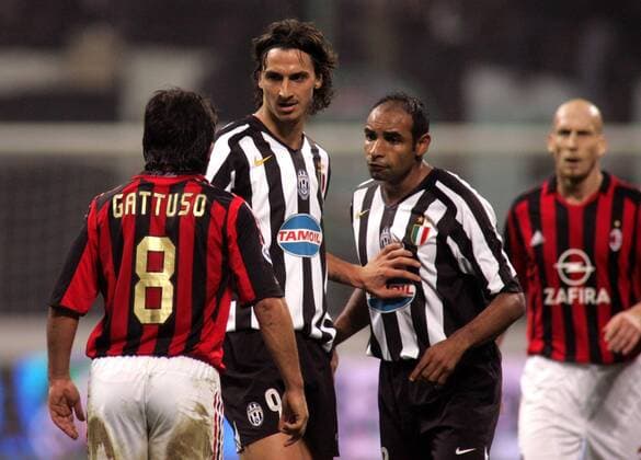Zlatan Ibrahimovic (Mitte) schlichtet den Streit zwischen Emerson (beide Juventus) und Gennaro Gattuso (Milan) -  Fußball Herren Serie A 2005 2006, 1. Italienische Liga, AC Mailand - Juventus Turin 3:1, Juve Gruppe Mailand Spannung
