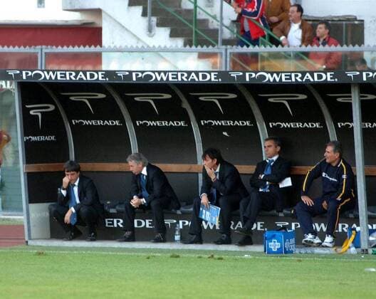 Trainer Mario Beretta (Mitte) und Co Trainer Daniele Zoratto (beide Parma, 2.v.li.) auf der Bank -  Fußball Herren Serie A 2005 2006, 1. Italienische Liga, Parma FC Gruppe Livorno