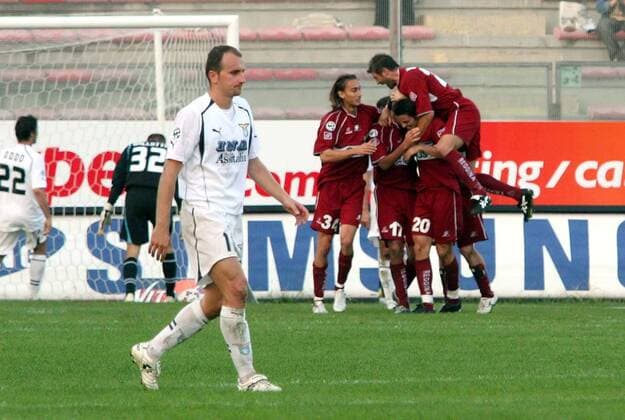 Tommaso Rocchi (Lazio, vorn) enttäuscht, hi. Jubelt Reggina -  Fußball Herren Serie A 2005 2006, 1. Italienische Liga, Reggina Calcio - Lazio Rom 1:0 Gruppe Reggio Calabria Begeisterung, Enttäuschung, Freude,