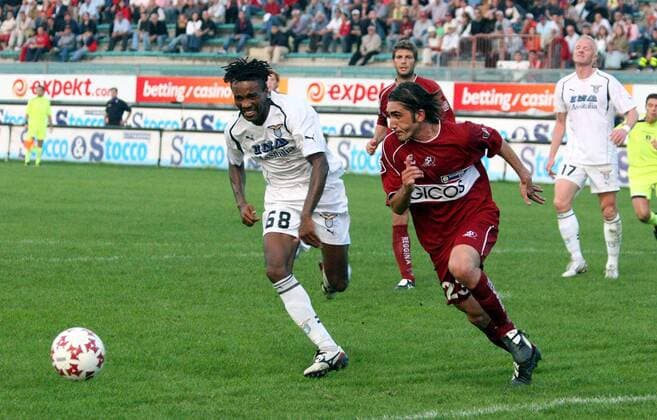 Francesco Modesto (Reggina, re.) gegen Christian Manfredini (Lazio) -  Fußball Herren Serie A 2005 2006, 1. Italienische Liga, Reggina Calcio - Lazio Rom 1:0 Gruppe Reggio Calabria Dynamik,