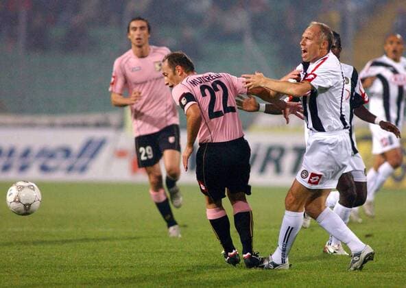 Roberto Sensini (Udine, re.) gegen Massimo Mutarelli (Palermo) -  Fußball Herren Serie A 2005 2006, 1. Italienische Liga, Udinese Calcio - US Palermo 0:0 Gruppe Udine Dynamik,