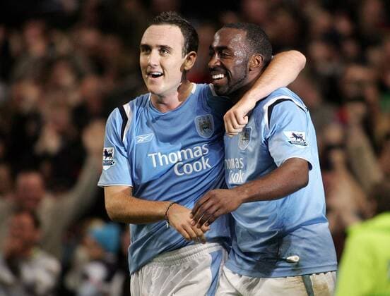 Lee Croft (li.) und Darius Vassell (beide Manchester City) - Torjubel -  Fußball Herren English Premier League 2005 2006, 1. Englische Liga, Manchester City Gruppe Manchester Freude,