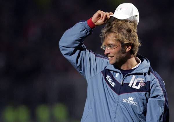 Trainer Jürgen Klopp (Mainz) zieht den Hut vor der Leistung seiner Mannschaft Fußball 1. BL Herren Saison 2005 2006, FSV Mainz 05 Einzelbild Mainz Freude,