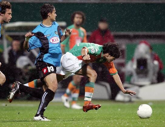 Nelson Haedo Valdez (Bremen, re.) gegen Felipe (Udine) Fußball EC 1 Herren Champions League 2005 2006, SV Werder Bremen - Udinese Calcio 4:3 Gruppe Bremen Dynamik, Kampf,