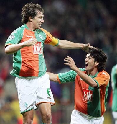 Frank Baumann (li.) und Nelson Haedo Valdez (beide Bremen) - Torjubel Fußball EC 1 Herren Champions League 2005 2006, SV Werder Bremen Gruppe Bremen Freude,