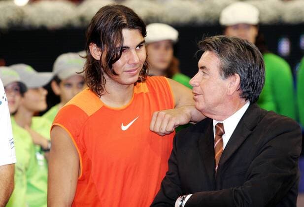 Rafael Nadal (Spanien) stützt sich am erfolgreichsten, spanischen Tennisspieler Manuel Santana -  Tennis Herren Masters Series 2005, ATP Tour, Gruppe Madrid Harmonie,