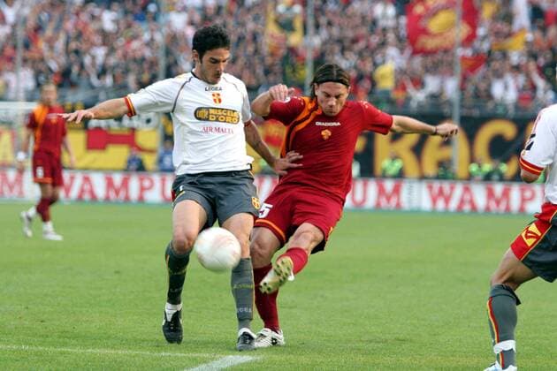 Philippe Mexes (Roma, re. ) gegen Gaetano D Agostino (Messina) -  Fußball Herren Serie A 2005 2006, 1. Italienische Liga, FC Messina - AS Rom Gruppe Messina Dynamik,