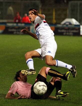 Andrea Gasbarroni (Sampdoria Genua, oben) gegen Simone Barone (Palermo) -  Fußball Herren Serie A 2005 2006, 1. Italienische Liga, US Palermo - Sampdoria Genua 0:2 Gruppe Palermo Dynamik, Kampf,