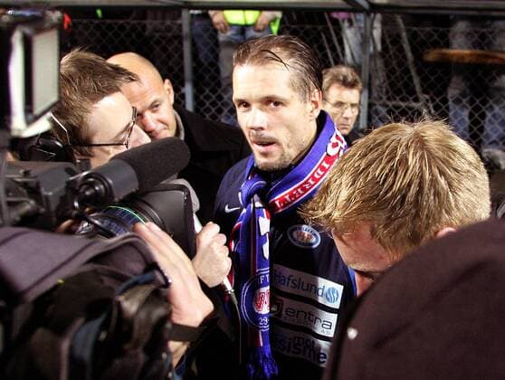 Meistertrainer Kjetil Rekdal (Valerenga) gibt zufrieden ein Interview -  Fußball Herren Tippeligaen 2005, 1. Norwegische Liga, Valerenga IF, Norwegischer Meister, Meisterschaft Gruppe Oslo Falkum