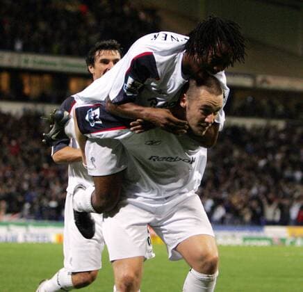 Kevin Nolan (unten) und Ricardo Gardner (beide Bolton) - Torjubel -  Fußball Herren English Premier League 2005 2006, 1. Englische Liga, Bolton Wanderers Gruppe Bolton Freude, Begeisterung,
