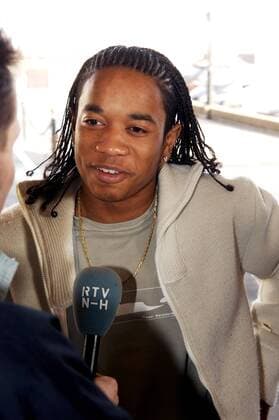 Urby Emanuelson (Niederlande) im Interview bei der Ankunft in Noordwijk -  Fußball Herren Nationalmannschaft 2005, Nationalteam Einzelbild Noordwijk