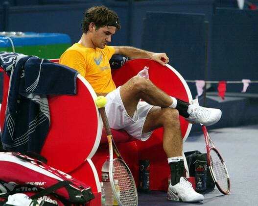Roger Federer (Schweiz) nachdenklich -  Tennis WM Herren Masters Cup Shanghai 2005, ATP Weltmeisterschaft, Training Einzelbild IMCp05452502 Shanghai Nachdenklichkeit,