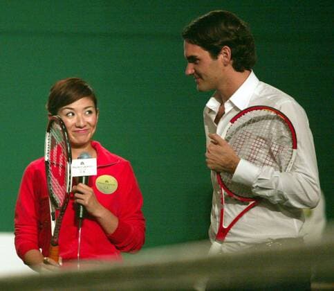 Roger Federer (Schweiz) und Schauspielerin Hunag Yi (China) bei einem Sponsorentermin für Maurice Lacroix -  Tennis WM Herren Masters Cup Shanghai 2005, ATP Weltmeisterschaft, Sponsorentermin, Pressetermin, Kleidung, Outfit, Gruppe IMCpau6138702 Shanghai