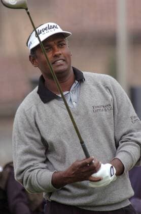 Vijay Singh (Fidschi Inseln) schaut seinem Abschlag hinterher -  Golf Herren HSBC Champions Tournament 2005, European PGA Tour, Golfen, Pro Am Turnier, ProAm Einzelbild Sheshan Golf Club IMCp05458102 Shanghai