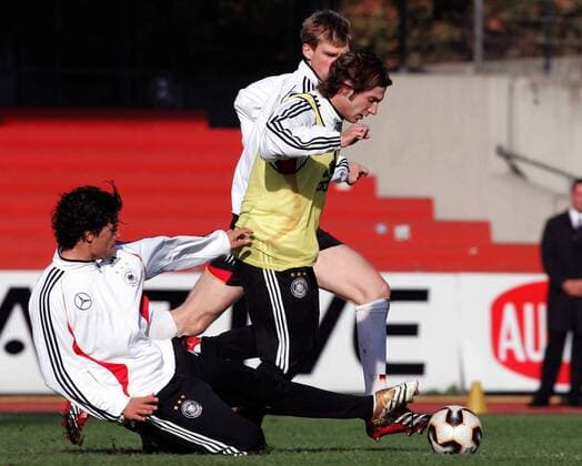 Torsten Frings (re.) gegen Michael Ballack (beide Deutschland) Fußball Herren Nationalmannschaft 2005, Nationalteam, Training, Vorbereitung Gruppe Köln Dynamik,