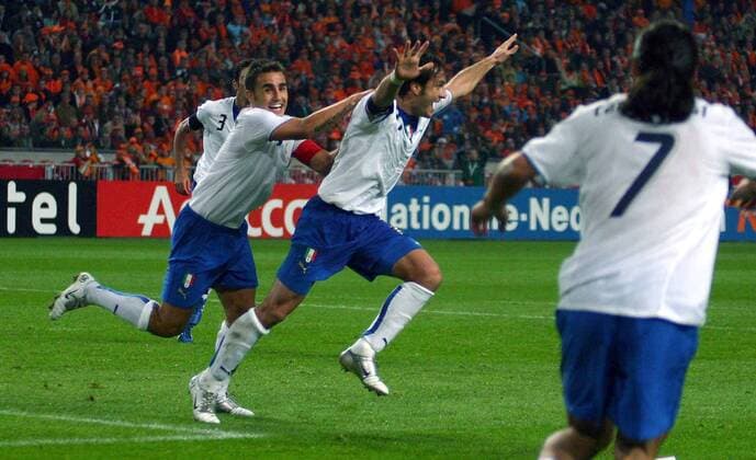 Torjubel Italien, v.li.: Fabio Cannavaro, Alberto Gilardino und Camoranesi -  Fußball Länderspiel Herren Länderspiel 2005, Freundschaftsspiel, Testspiel, Test, Nationalmannschaft, Nationalteam Gruppe Amsterdam Begeisterung, Freude,