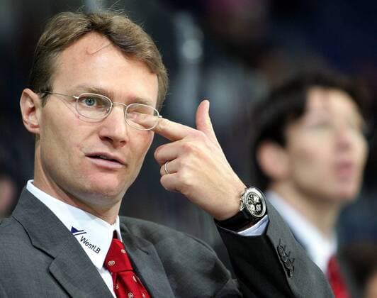 Bundestrainer Greg Poss (Deutschland) reibt sich verwundert das Auge Eishockey Länderspiel Herren Deutschlandcup 2005, TUI Nationscup, Nations Cup, Länderspiel, Nationalmannschaft, Nationalteam Einzelbild Hannover