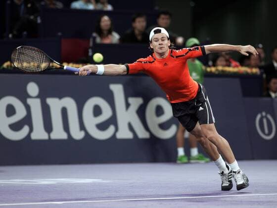 Guillermo Coria (Argentinien) streckt sich nach dem Ball Tennis WM Herren Masters Cup Shanghai 2005, ATP Weltmeisterschaft Einzelbild Shanghai