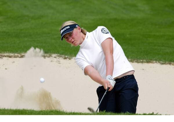 Bettina Hauert (Deutschland) - Bunkerspiel Golf Damen Golfen 2004 Einzelbild