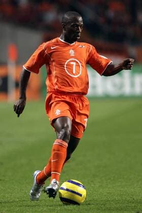 Romeo Castelen (Niederlande) am Ball -  Fußball Länderspiel Herren Länderspiel 2005, Freundschaftsspiel, Test, Testspiel, Nationalmannschaft, Nationalteam Einzelbild Amsterdam Dynamik,