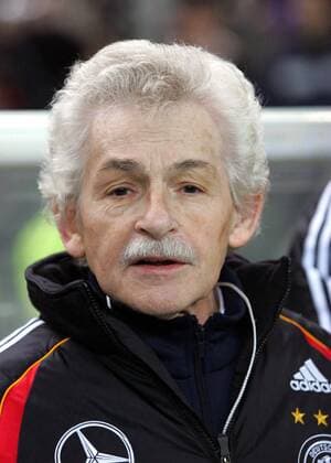 Physiotherapeut Adolf Katzenmeier (Deutschland) Fußball Länderspiel Herren Länderspiel 2005, Test, Testspiel, Freundschaftsspiel, Nationalmannschaft, Nationalteam, Porträt Paris