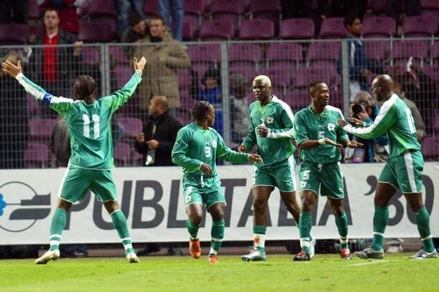 Torjubel Elfenbeinküste, v.li.: Didier Drogba, Arthur Boka, Arouna Kone, Didier Zokora, Marc Andre Kpolo Zoro Fußball Länderspiel Herren Freundschaftsspiel 2005, Länderspiel, Test, Testspiel, Gruppe pan11465 Genf Freude,  