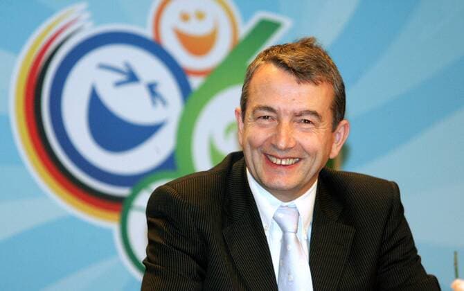 OK Vizepräsident Wolfgang Niersbach (Deutschland) Fußball WM Herren Gruppenauslosung 2005, Auslosung, Vorschau Weltmeisterschaft 2006, Pressekonferenz, PK Einzelbild Leipzig Freude,