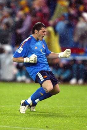 Torwart Iker Casillas (Spanien) - Torjubel -  Fußball Länderspiel Herren Weltmeisterschaftsqualifikation 2005, Qualifikation, Länderspiel, Relegationsspiel, Relegation, Offs Einzelbild Madrid Begeisterung, Freude,