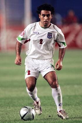 Mehdi Mahdavikia (Iran) am Ball -  Fußball Länderspiel Herren Asiencup 2004, Asian Cup, Asien, Asienmeisterschaft, Länderspiel Einzelbild aflo1013 Peking Dynamik,