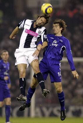 Jonathan Greening (West Brom, li.) gegen Kevin Kilbane (Everton) - EDITORIAL USE ONLY. No use with unauthorised audio, video, data, fixture lists, club league logos or live services. Online in-match use limited to 120 images, no video emulation. No use in betting, games or single club league player publications. Fußball Herren English Premier League 2005 2006, 1. Englische Liga, West Bromwich Albion - FC Everton 4:0, Gruppe Bromwich Dynamik,