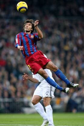 Giovanni van Bronckhorst (Barcelona) resolut im Zweikampf Fußball Herren Primera Division 2005 2006, 1. Spanische Liga, Real Madrid CF - FC Barcelona 0:3, Barca Gruppe pan11509 Madrid Dynamik, Höhe,  