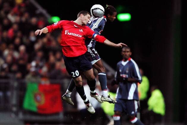 Gregory Tafforeau (Lille, li.) gegen Nelson (Benfica Lissabon) Fußball EC 1 Herren Champions League 2005 2006, OSC Lille - Benfica Lissabon 0:0 Gruppe pan11534 Paris Dynamik, Kampf,  