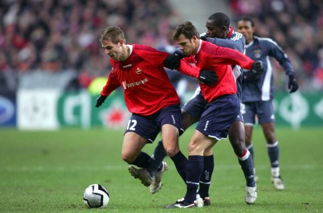 Mathieu Bodmer (li.) und Rafael Schmitz (beide Lille) gegen Mantorras (Benfica Lissabon, hi.) Fußball EC 1 Herren Champions League 2005 2006, OSC Lille - Benfica Lissabon 0:0 Gruppe pan11537 Paris Dynamik,  