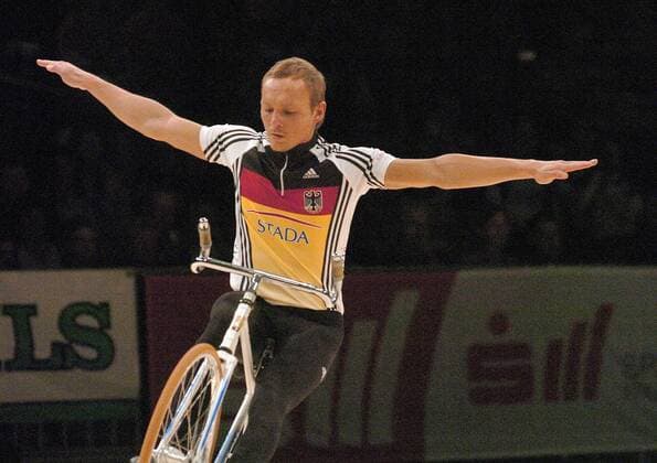 Robin Hartmann (Deutschland) Radsport WM Herren Weltmeisterschaft 2005, Kunstrad, Kunstradfahren, Kunstfahren, Kunstradsport, Hallenradsport, Rad Einzelbild Freiburg