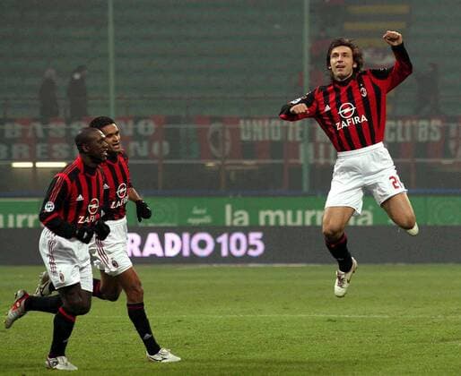 Torjubel Milan - Torschütze Andrea Pirlo (re.) schwebt in luftigen Höhen, Clarence Seedorf (li.) und Serginho freuen sich mit -  Fußball Herren Serie A 2005 2006, 1. Italienische Liga, AC Mailand, Milan Gruppe Mailand Höhe, Freude,