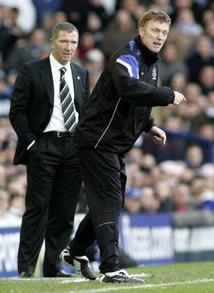 Trainer David Moyes (Everton, re.) gibt Anweisungen, sein Kollege Graeme Souness (Newcastle) schaut ihm zu - EDITORIAL USE ONLY. No use with unauthorised audio, video, data, fixture lists, club league logos or live services. Online in-match use limited to 120 images, no video emulation. No use in betting, games or single club league player publications. Fußball Herren English Premier League 2005 2006, 1. Englische Liga, FC Everton - Newcastle United 1:0 Gruppe Liverpool