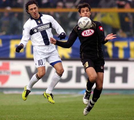 Domenico Morfeo (Parma, li.) gegen Felipe (Udine) -  Fußball Herren Serie A 2005 2006, 1. Italienische Liga, Parma FC - Udinese Calcio 1:2, AC Gruppe Parma Dynamik,