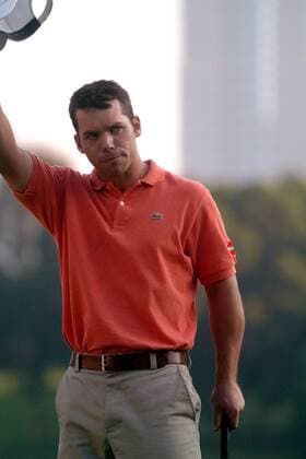 Paul Casey (England) jubelt nach seinem Sieg bei den Volvo China Open 2005 -  Golf Herren Volvo China Open 2005, Golfen, Asian, PGA European Tour Einzelbild IMCp05539710 Shenzhen Golf Club