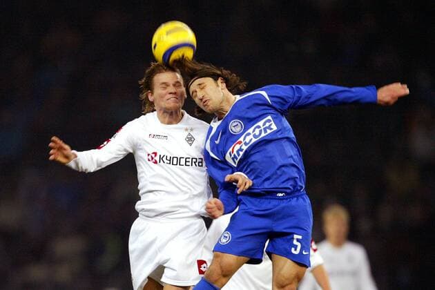 Niko Kovac (Hertha, re.) gegen Eugen Polanski (Gladbach) Fußball 1. BL Herren Saison 2005 2006, Hertha BSC Berlin - Borussia Mönchengladbach 2:2 Gruppe Berlin Dynamik, Kampf,