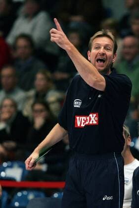 Trainer Martin Schwalb (Hamburg) gibt lautstark Anweisungen Handball 1. BL Herren DHB Pokal 2005 2006, HSV Hamburg Einzelbild Pokalspiel Hamburg