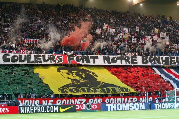 Forever - Die Pariser Fans verehren noch immer ihren ehemaligen Spieler George Weah (Liberia) Fußball Herren Ligue Une 2005 2006, 1. Französische Liga, Paris Saint Germain, St., PSG Totale pan11371 Paris  