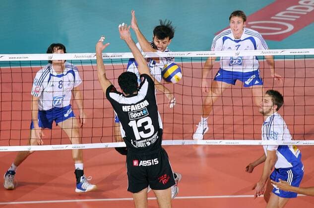 Joao Jose (Friedrichshafen, Mitte) - Schmetterball gegen den Block von Noureddine Hfaiedh (Tours) Volleyball EC 1 Herren Champions League 2005 2006, Tours VB - VfB Friedrichshafen 2:3 Gruppe pan11701 Tours  