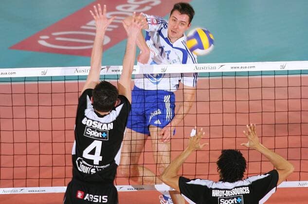 Ivanov Svetozar (Friedrichshafen, hi.) - Schmetterball gegen den Block von Slobodan Boskan (Tours, li.) Volleyball EC 1 Herren Champions League 2005 2006, Tours VB - VfB Friedrichshafen 2:3 Gruppe pan11701 Tours  