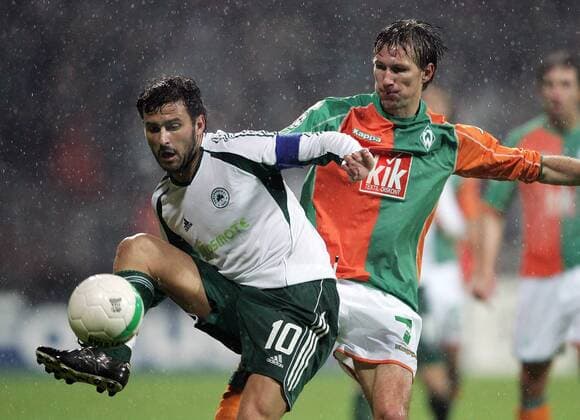 Ezequiel Gonzalez (Panathinaikos, li.) gegen Jurica Vranjes (Bremen) Fußball EC 1 Herren Champions League 2005 2006, SV Werder Bremen - Panathinaikos Athen, Vdig Gruppe Bremen Dynamik,