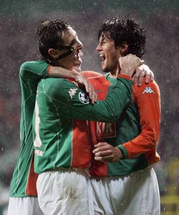 Miroslav Klose (li.) und Nelson Haedo Valdez (beide Bremen) - Torjubel im Regen Fußball EC 1 Herren Champions League 2005 2006, SV Werder Bremen, Vdig Gruppe Bremen Begeisterung, Freude,