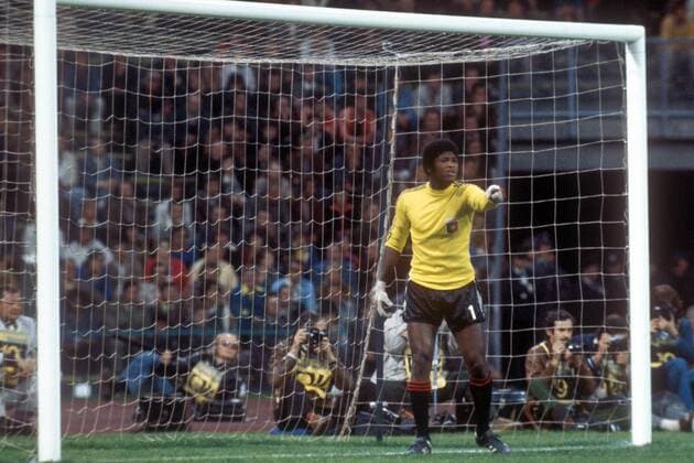 Torwart Henry Francillon (Haiti) gibt Anweisungen Fußball WM Herren Weltmeisterschaft 1974, Länderspiel, Nationalmannschaft, Nationalteam, Nationaltrikot, Vdia Einzelbild Gruppe 4 München