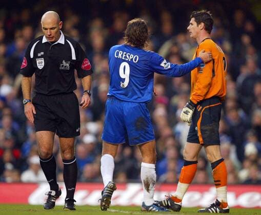 FIFA Schiedsrichter Howard Webb wendet sich von Hernan Crespo (Chelsea, Mitte) und Torwart Michael Pollitt (Wigan) ab -  Fußball Herren English Premier League 2005 2006, 1. Englische Liga, Chelsea FC London - Wigan Athletic Gruppe London